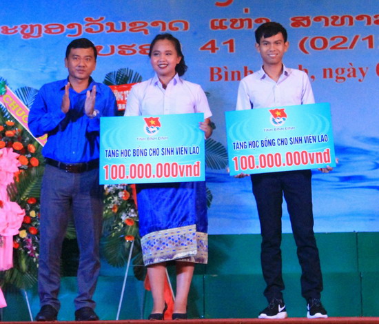 Bình Định hỗ trợ 40 suất học bổng cho sinh viên Lào trong năm học 2019 - 2020