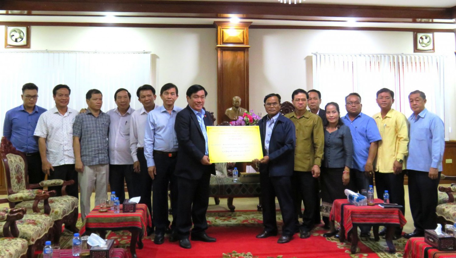 Tỉnh Bình Định hỗ trợ các tỉnh Nam Lào khắc phục hậu quả lũ lụt